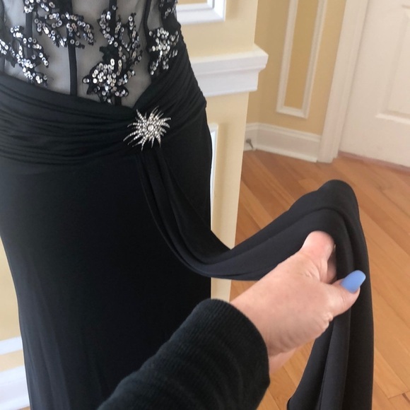 Black Janine sequence gown - Picture 4 of 7